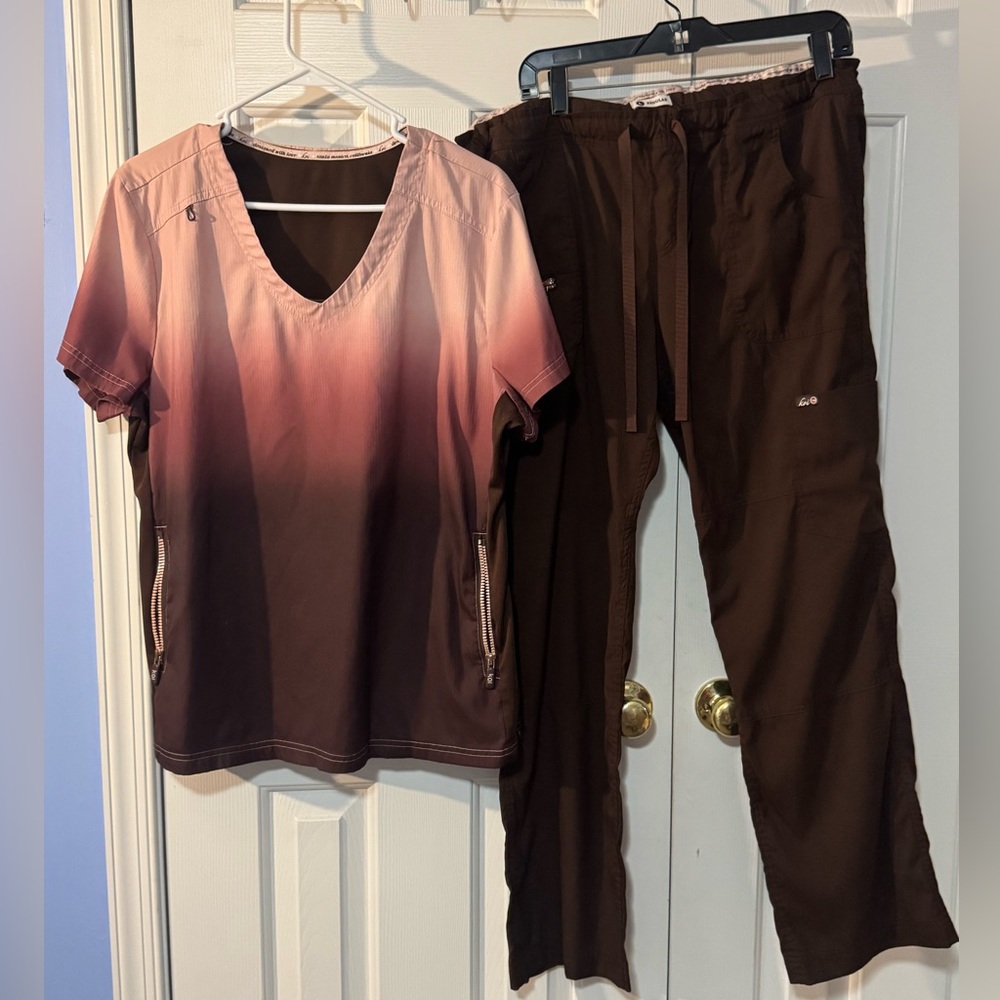 Koi lite ombré scrub set